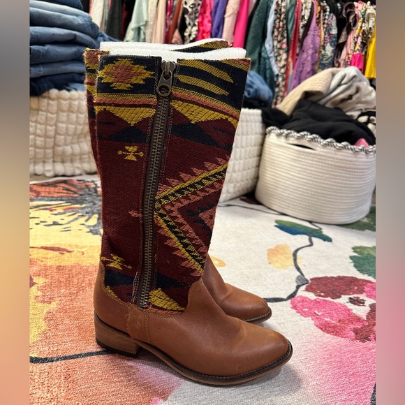 Steve Madden Graced Aztec boots Size 7 - Picture 2 of 4